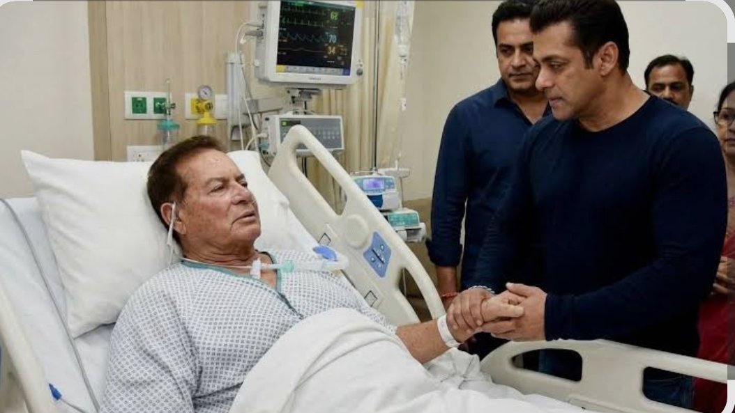 पिता की हालत देख इमोशनल हुए सलमान खान गरीबी दोस्त ने बताया हाल 😱

बॉलीवुड के दबंग सलमान खान के पिता और दिग्गज लेखक सलीम खान की सेहत को लेकर 

एक बड़ी रात भारी खबर सामने आई है सलमान खान के बेहद करीबी दोस्त और बिग बॉस 6 

फेम संतोष शुक्ला नेहा अस्पताल से लौट के बाद सलीम  साहब का