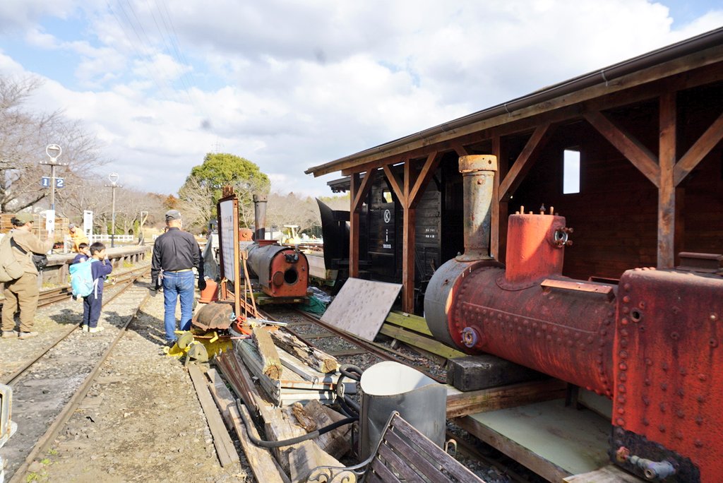 今日はSL運行日ではありませんでしたが、まきば線の鉄道員の皆さまが様々な作業をしていました。
興味津々な小さなお客様もラキの羽根が羽ばたくさまに色めき立っていました✨️
