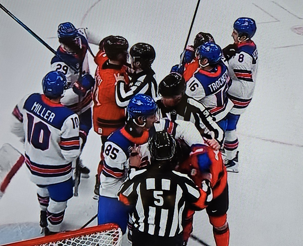 🏒
🥇The Sunday lineup kicks off with the gold medal final 🇨🇦 vs 🇺🇲.
 It’s a treat to watch today’s stars in action — including several who once suited up for our Florida Panthers — now facing off as opponents. 😼 #LetsGoCATS  #LetsGoUSA