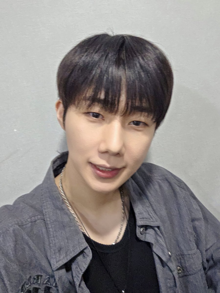 [📸] 

LISTENING EVENT 종료🔥 

여러분과 함께했던 오늘, 잊지 못할 것 같아요😭  
우리가 나눈 이야기들이 여러분에게 좋은 선물이 되었길 바랄게요🫶💕

오늘 와주신 인스피릿, 시민 여러분,
그리고 마음으로 함께해주신 인스피릿, 시민 여러분 
모두 감사합니다!

우리 곧 다시 만나요! 💝