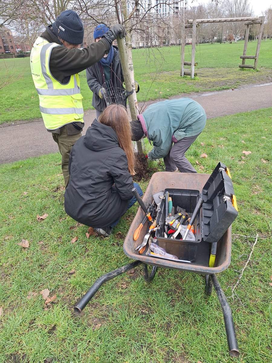 Hackney Downs Park 🌲🌳🌻🌼 tweet media