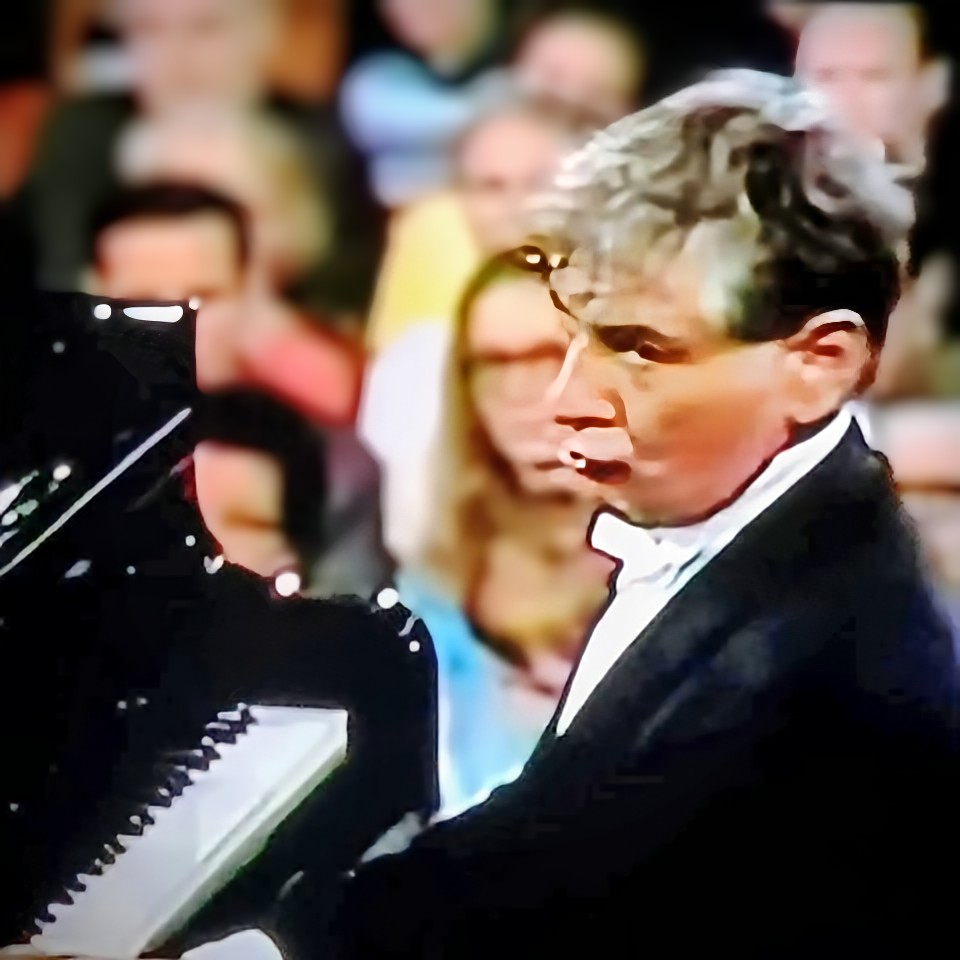 ConrothN's tweet image. Lenny pianist leading the #WienerPhilharmoniker in  #Beethoven's Concerto no 1,  @Musikverein #Wien, 1970 🎹🎶🇦🇹
