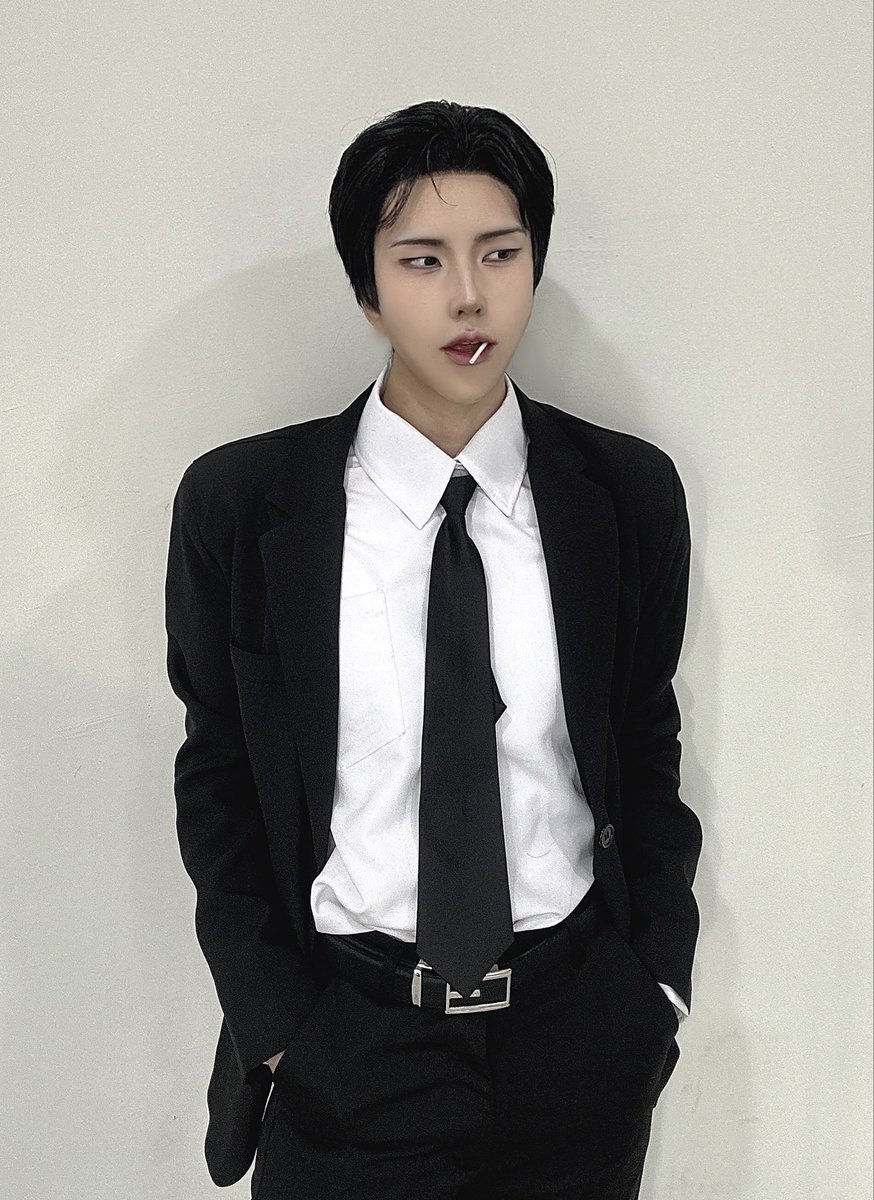 #주의평화 cos🐈‍⬛

주인철