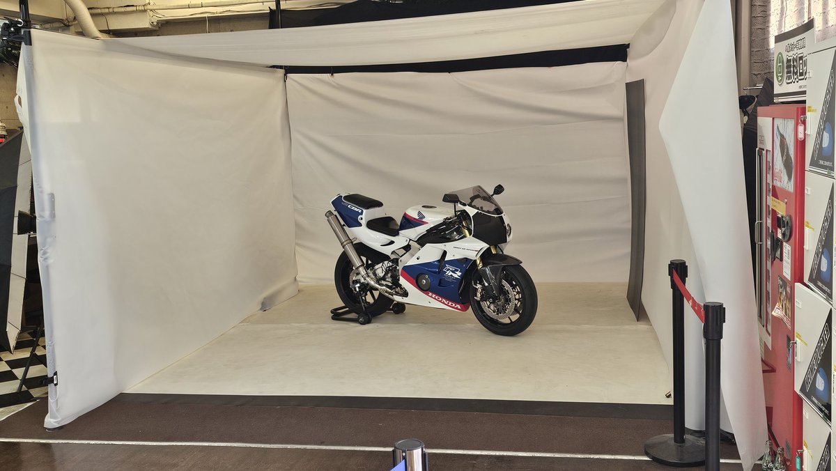 カスタム担当者なので、ついついハイセンスなカスタムに見とれてしまい