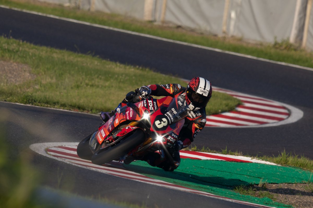 元の写真が素晴らし過ぎて、どうレタッチしてもカッコいい☺️ 縦に