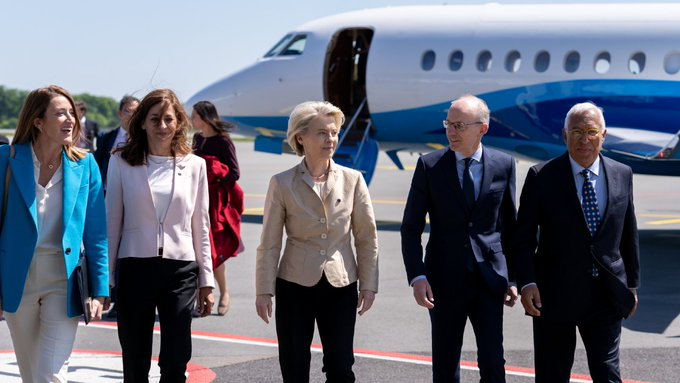 🔴🇪🇺 ALERTE

L’UE prévoirait 16 millions € pour les jets privés de ses hauts responsables (+50 %).
Motif officiel : “contexte géopolitique”.

👉 Sobriété pour les citoyens, kérosène pour Bruxelles.