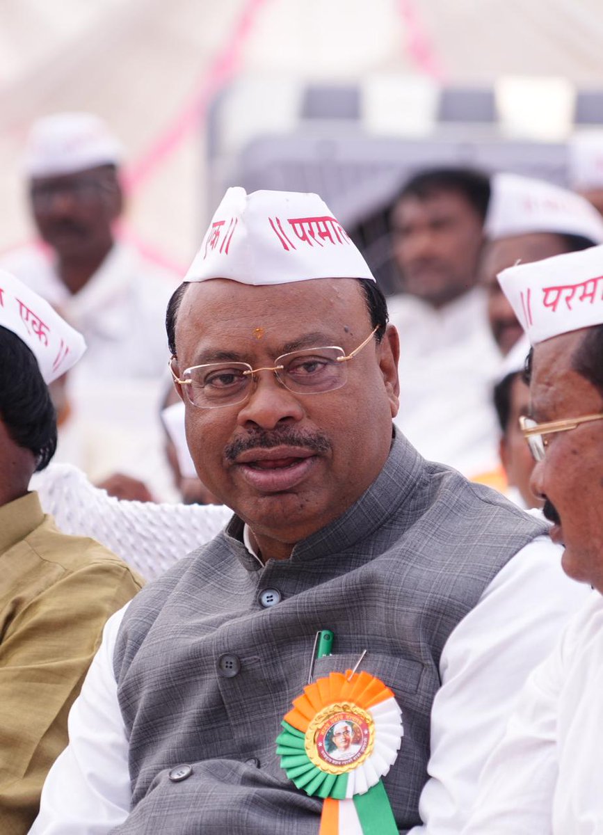 cbawankule's tweet photo. नागपूर जिल्ह्यातील वडोदा येथे परमपूज्य परमात्मा एक सेवक मंडळ वर्धमान नगर नागपूरतर्फे आयोजित मानवधर्माचे भव्य सेवक संमेलन कार्यक्रमांमध्ये आवर्जून उपस्थित राहिलो. भगवान बाबा हनुमानजी व मानव धर्माचे संस्थापक महानत्यागी बाबा जुमदेवजी, आई वाराणसी यांच्या प्रतिमेला अभिवादन केले. उपस्थितांसोबत संवाद साधला. १/३