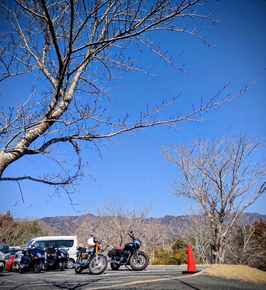 newhorizonbash's tweet photo. 今日はめちゃんこ暖かい日でした
気持ち良く走れた
#GB350 https://t.co/O4hisgqCtL