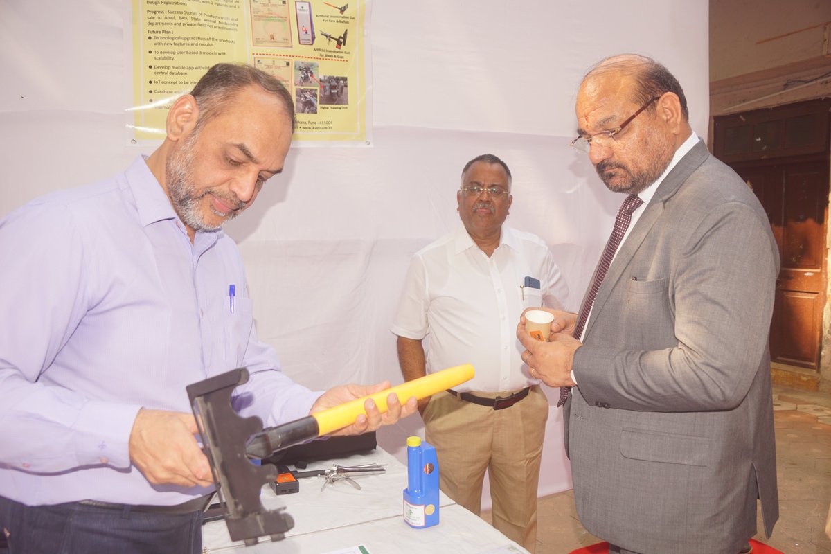 Udaykore's tweet photo. It is been great experience interacting with Dr. Mangi Lal Jat Sir, Secretary (DARE) &amp; Director General @icarindia He has interacted with @IcarCircot scientist and @icarcircotrabi start-ups. His session felt to be the true leadership for Indian Agriculture ecosystem
@AgriGoI https://t.co/r6f5F2OI61