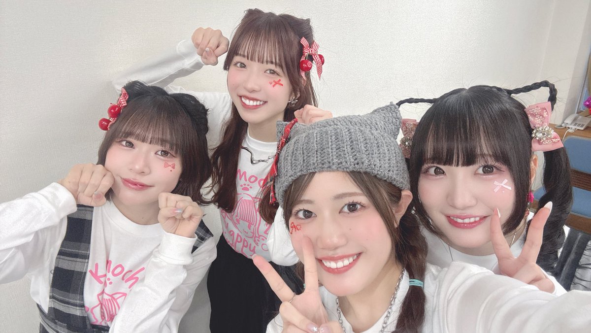 h_maki_official's tweet image. #はなこも 小森結梨バースデーイベントありがとうございました✨

濃い1日だったよー‼︎こも、改めておめでとう‼︎
サーモン沢山食べてくれぇぇい‼︎‼︎🐟

みんなのお顔みれて満足満足‼︎
沢山の愛を届けてくれたと思うので、喉を労わりつつゆっくり休んでね🌟