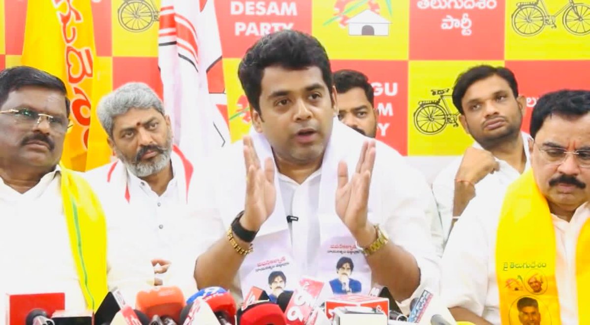 tc_varun's tweet photo. వైసిపి పతనం ప్రారంభం...

శ్రీవారి చిత్రపటంతో చెలగాటం ఆడినందుకు మూల్యం తప్పదు...

జగన్ రాజకీయ స్వార్థానికి వెంకన్న చిత్రపటాన్ని ప్లకార్డుగా వాడుతారా..? 

కోట్లాదిమంది భక్తుల మనోభావాలతో వైయస్సార్ కాంగ్రెస్ పార్టీ ఆడుకుంటే సహించం..

ధర్మ పరిరక్షణకు ముఖ్యమంత్రి శ్రీ @ncbn గారు, @APDeputyCMO, శ్రీ @PawanKalyan గారి స్ఫూర్తితో సైనికులుగా మారుతం...

ప్రజల మధ్య విద్వేషాలను రెచ్చగొట్టే వ్యూహాలను కూటమి ప్రభుత్వం తిప్పి కొడుతుంది...

ఇలాంటి దుశ్చర్యలు పునరావృతం అయితే ప్రతిఘటన తప్పదు...

కూటమి నేతల పాత్రికేయుల సమావేశంలో ఘాటుగా స్పందించిన జనసేన జిల్లా అధ్యక్షులు, అహుడ చైర్మన్ శ్రీ #TCVarun గారు...

వైసిపి తీరుని.. వైయస్ జగన్మోహన్ రెడ్డి దుందుడుకు చర్యలను తూర్పారబట్టిన టిడిపి, బిజెపి, జనసేన జిల్లాల అధ్యక్షులు శ్రీ నాగరాజు, శ్రీ కొర్రపాడు రాజేష్, శ్రీ టి.సి.వరుణ్ గారు, కళ్యాణదుర్గం శాసనసభ్యులు శ్రీ అమీలినేని సురేంద్రబాబు గారు...