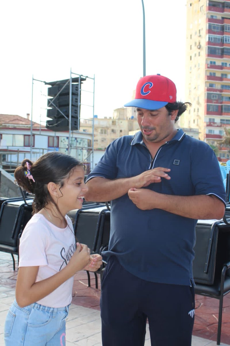 Bellos momentos de mí pionera favorita en los ensayos para el Acto Nacional por el día del Educador desde la Tribuna Antiimperialista en La Habana. #CubaMi