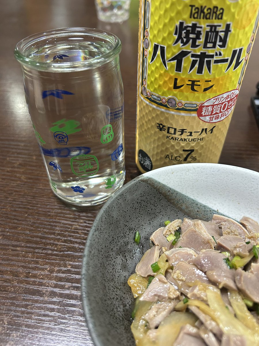 master_tks_tkcs's tweet photo. 立会が整った仕事を終えて、家で呑る晩酌が一番美味い。砂ずりのポン酢和え（鬼愛妻作）。ひや酒と焼酎ハイボールをチェイサーにして毎晩呑ってるお酒大好き土地家屋調査士です。 https://t.co/A46yQxYhdZ