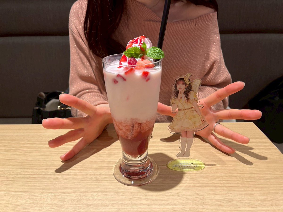yuuuuko403's tweet photo. KAWAII LAB. × TOWER LECORDコラボカフェ行ってきました！たまたま用事とコラボカフェの期間が一致していて！そして、2回のトレカチャンスでかれんたん引き当てられて、、神様本当にありがとうございます、、！！最高の1日でした…🥹🩷💛💚❤️🧡💜🩵 https://t.co/OrIoVossRZ