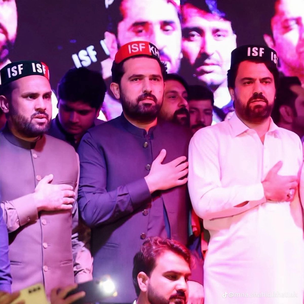 M_HaroonPTI's tweet photo. سہیل آفریدی کے خلاف سازشیں عروج پر ہیں مگر ہم حق کے ساتھ کھڑے ہیں یہ انتخاب ہمارے قائد کا ہے ہم اپنے قائد کے فیصلے پر مکمل اعتماد رکھتے ہیں ہم کل بھی ساتھ تھےآج بھی ساتھ ہیں اور انشاءاللہ ہر سازش کوناکام بنائیں گےوزیراعلیٰ سہیل آفریدی کےخلاف ہرمنفی پروپیگنڈامسترد نوجوان متحد ہیں https://t.co/NRBwuwSlpc