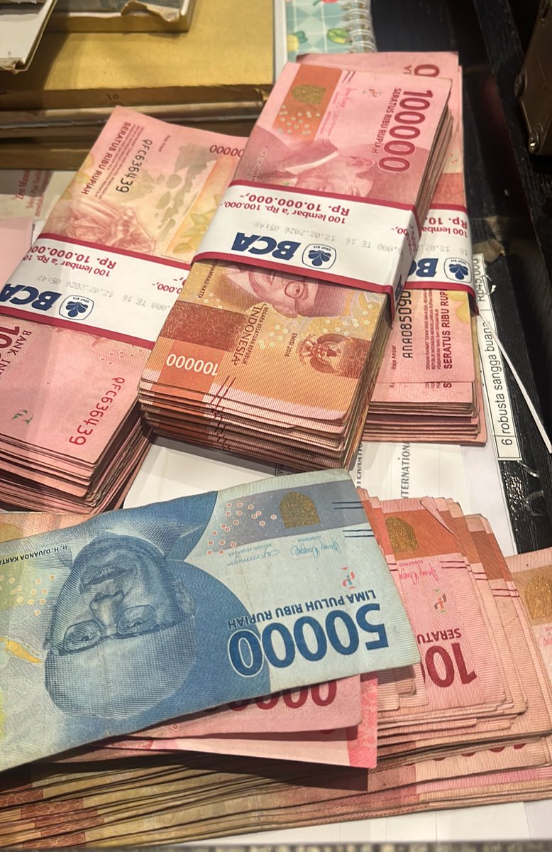 h3ll_met's tweet image. Bau duit emang paling nikmat di dunia ini