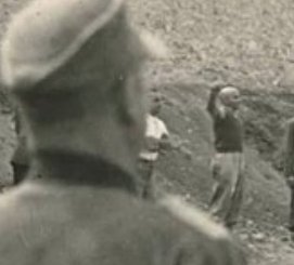 "Δικαιολογημένη η εκτέλεση του καθώς, όπως φαίνεται ξεκάθαρα στη φώτο, γρονθοκοπεί τον Γερμανό στρατιώτη. Έχω και βίντεο θα το ανεβάσω σε λίγο". 
Φον Άντον Γεωργιάντεν, Υπουργός Εκτελέσων και Αποσπασμάτων.