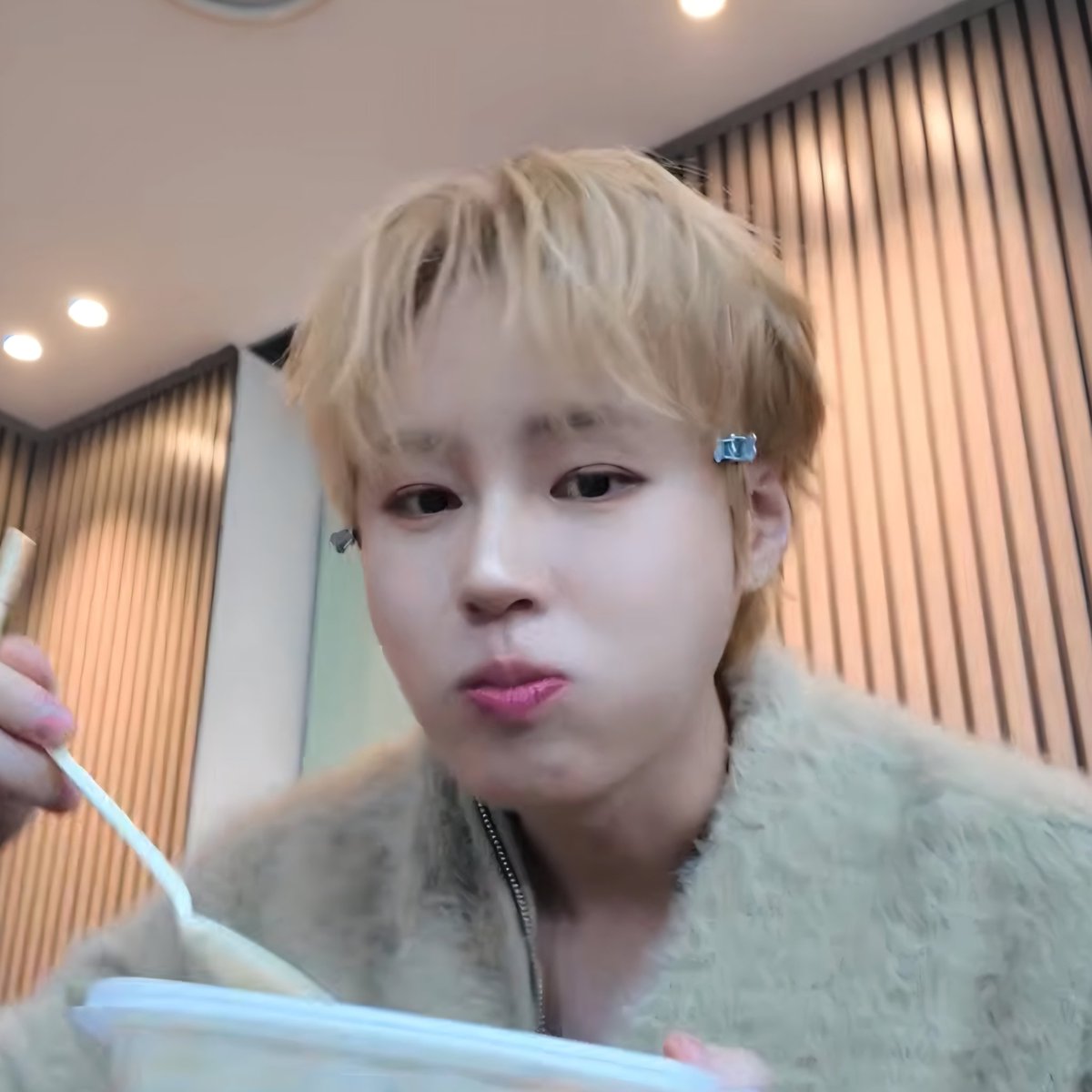 우리집 볼빵빵 뽀메아깅🫳🏻🫳🏻