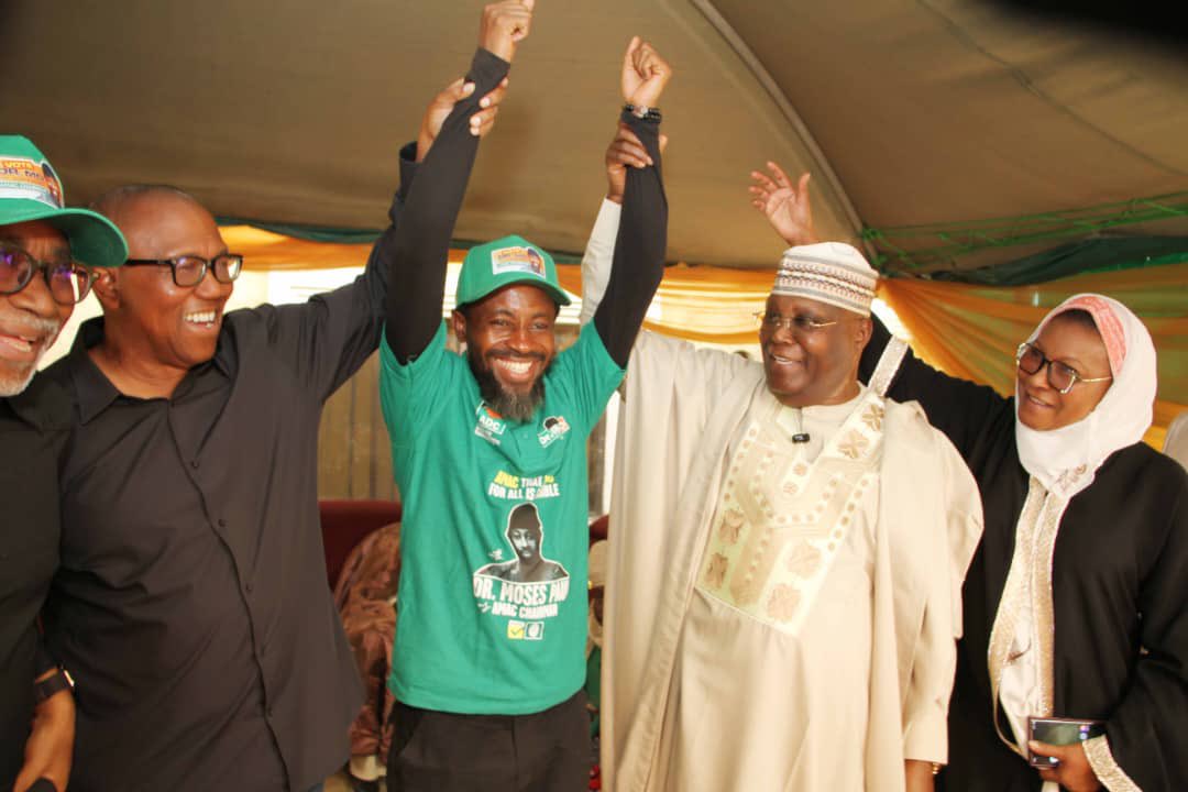 Who would you choose to raise your hand?. Frame 1 Wike raising Maikalangu hand up 
Frame 2 Peter Obi and Atiku raising Dr M O hands.