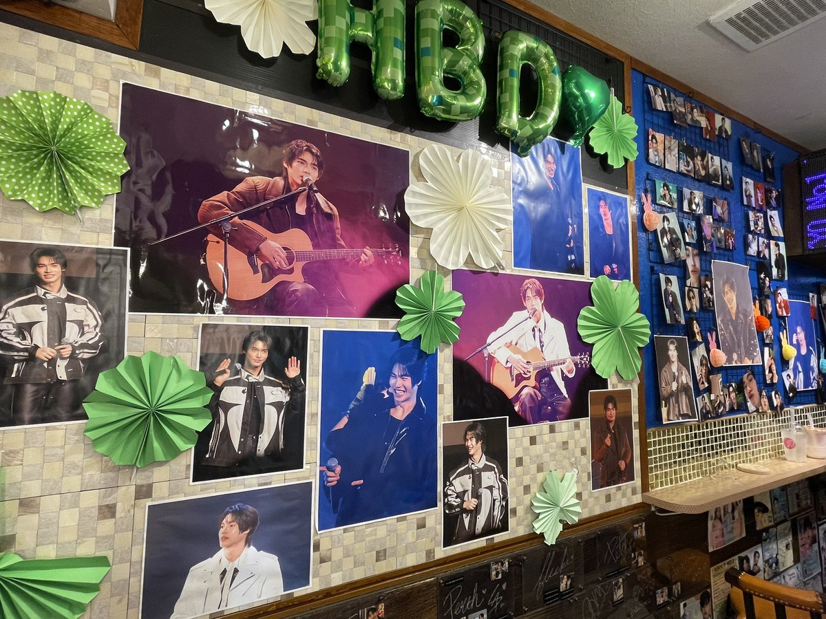 98さん(<a href="/nokori98percent/">98</a>)のセーラー服を着たWinぬい💚と
あづ(<a href="/PISTA_Closet/">あづ 3/20西２ ミ71</a> )さんのセーラー付け襟を着たMETAA🐰と一緒に、
東京No1茶房 <a href="/tokyono1sabo/">​TOKYO No.1茶房🫰🇹🇭タイ沼の秘密基地｜応援広告・タイ語・推し活カフェ</a>さんのWinくんBDイベ行ってきました！
素敵なWinくんの写真に囲まれて幸せ空間✨オリジナル🥤もさっぱりして美味しかったです🙏💖