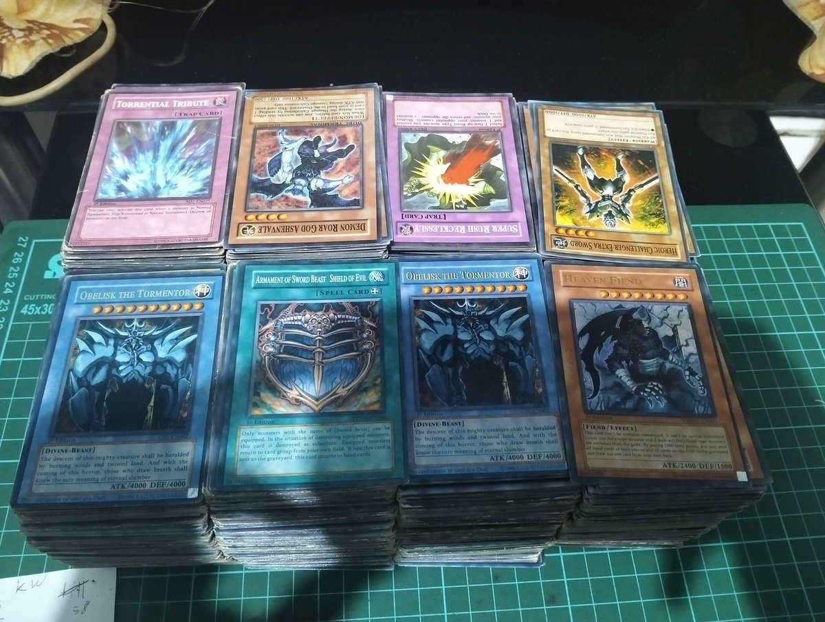 cl_xiii's tweet photo. Kartu yu gi oh kw semua total ada 1.772 lembar. Beberapa karru minus tawarkan saja harga di dm kalau cocok angkut https://t.co/yyNvgVyk0q