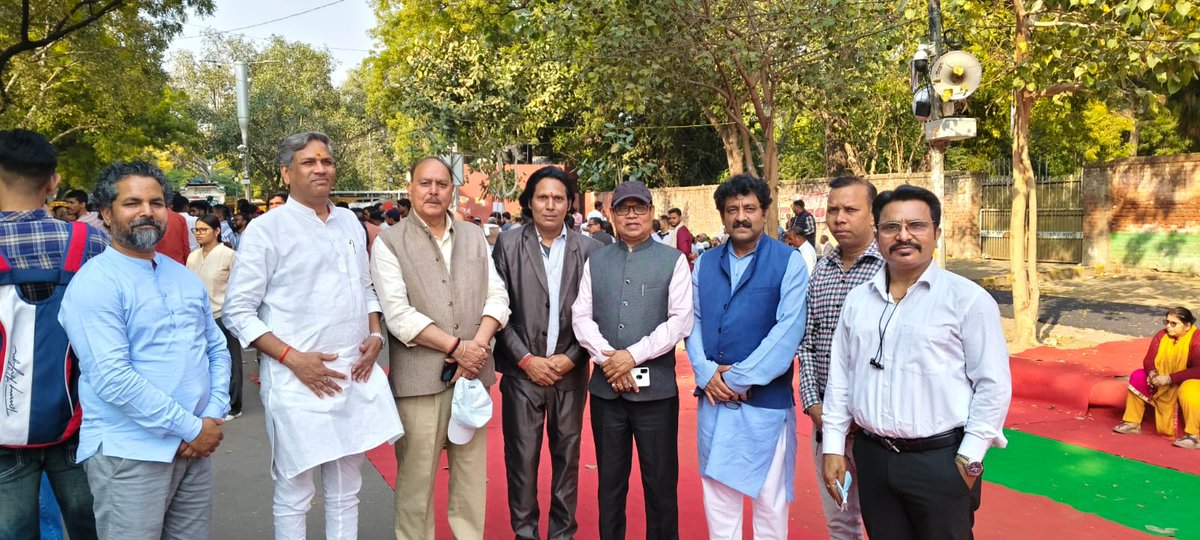 ipsjkishore08's tweet photo. जन्तर मंतर मे भारी जन सैलाब, युवाओं का आगाज। https://t.co/a2NPgppJKv