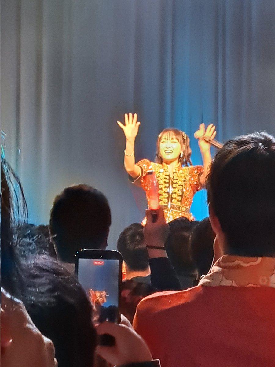 CYamaneko's tweet photo. 虹会夜の部終了！カメラ性能悪くて、これが限界💦ツアーは近くに来てくれると嬉しいな❗
みゆたんから、チョコ貰えて良かった😄
#虹会　#久保田未夢　#i☆Ris https://t.co/7B9GQdm63W