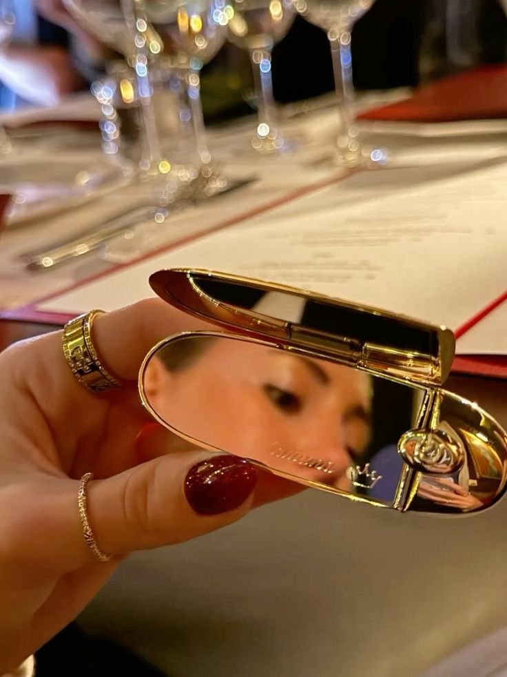 geniuswomanvibe's tweet photo. guerlain lipstick https://t.co/7eK3Vz95Do