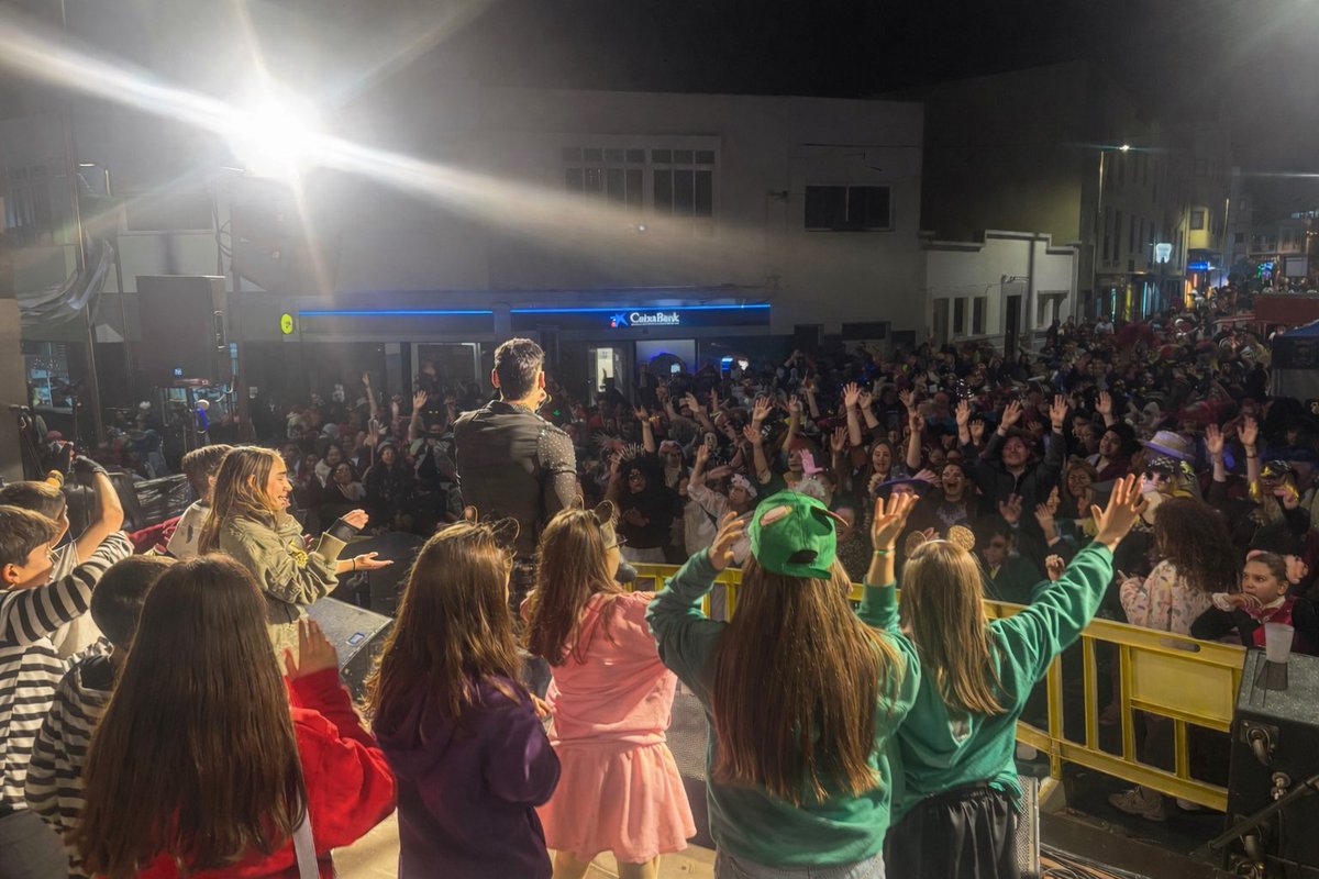 SalvaOrtega's tweet photo. Se acabó lo bueno
Gracias por estos cuatro días inolvidables en la isla de El Hierro, en Valverde. Me lo he pasado genial 
He tenido el honor de ser jurado en la Gala de la Reina y anoche viví una actuación espectacular en el Carnaval de Valverde.
#ElHierro #Valverde #Carnaval https://t.co/vEcAEOlQ1E