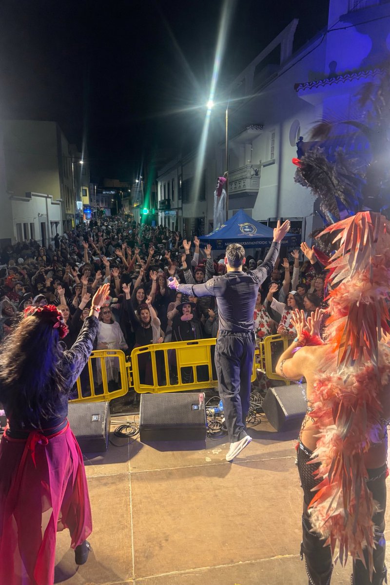 SalvaOrtega's tweet photo. Se acabó lo bueno
Gracias por estos cuatro días inolvidables en la isla de El Hierro, en Valverde. Me lo he pasado genial 
He tenido el honor de ser jurado en la Gala de la Reina y anoche viví una actuación espectacular en el Carnaval de Valverde.
#ElHierro #Valverde #Carnaval https://t.co/vEcAEOlQ1E