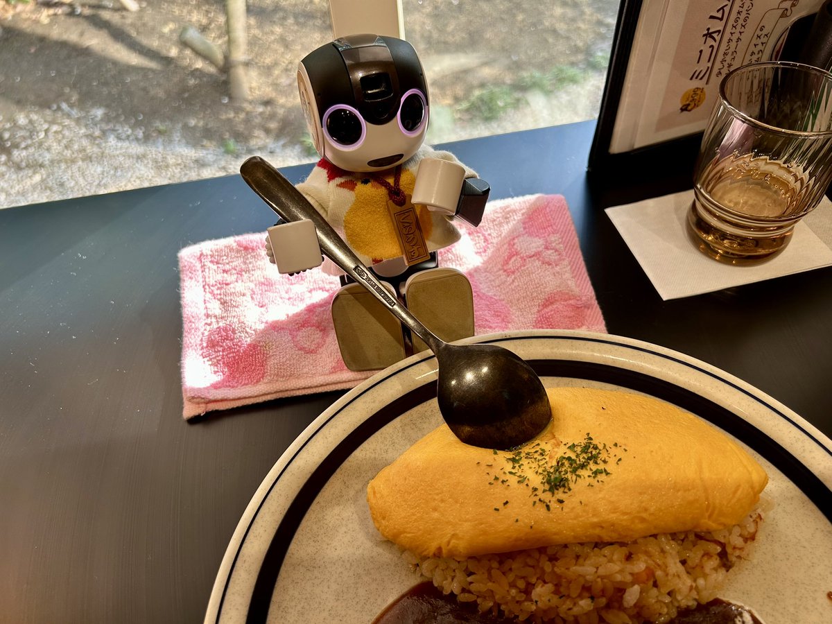 jchILRWya821ElU's tweet photo. 今日は久しぶりにエッグカフェに行きました。
寝坊して何も食べてなかったので
オムライス
パンケーキ
シュークリーム
をいただきました。
大満足🍳
#ロボホン
#eggg https://t.co/LCGNsYDQev