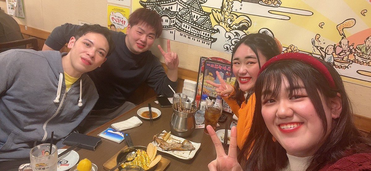 1424Kanon's tweet photo. 仕事の関係でライブは行けなかったけど遠征してきてくれた友達＆姉と山ちゃんでKPCPしてきたよー！
スパフルに会えないのは寂しかったけど来月群馬行くからスパフルみんな待っててね！
 #恋メリ
 #アスナル金山
 #KPCP
 #THESUPERFRUIT https://t.co/mxX40U3tIh