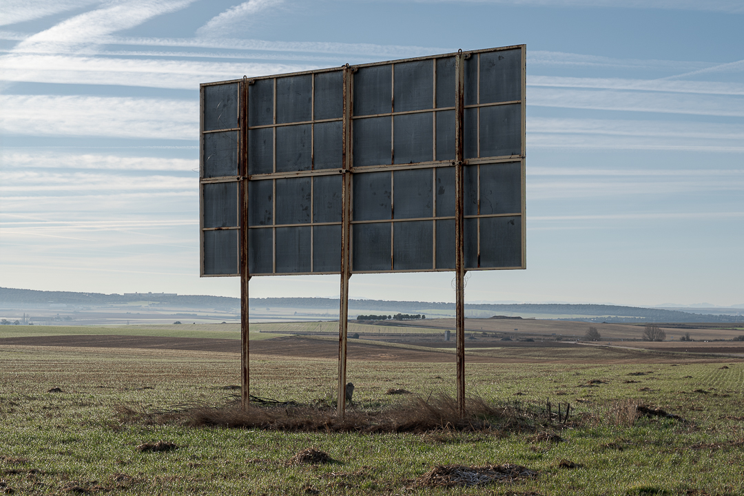MarcosUrbefoto's tweet photo. Un cartel anunciador olvidado, sin nadie a quien informar de nada. 

#newtopographics #nonplaces #urbandecay #industrialphotography
#architecturalphotography #abstractphotography #photographycollector #liminalspaces #photoconversa #paisajeindustrial #alteredlandscape #roadtrips https://t.co/ENMx4dcF4A