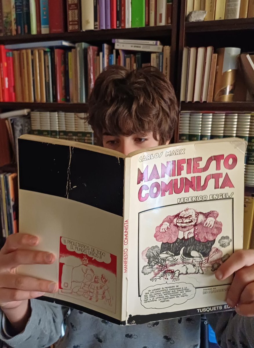 Ayer, #21deFebrero, el
☭ #ManifiestoComunista ☭, de #KarlMarx y #FriedrichEngels, cumplía  178 años desde su primera publicación. Volvamos a su relectura y ofrezcamos la misma a nuestros adolescentes más cercanos, incluso en esta versión cómic