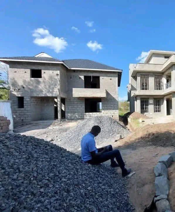 AgonzaChristop2's tweet image. Our dear clients, always try to inquire about the type and class of materials your site professional intends to use on your structure. #Buildforgenerations