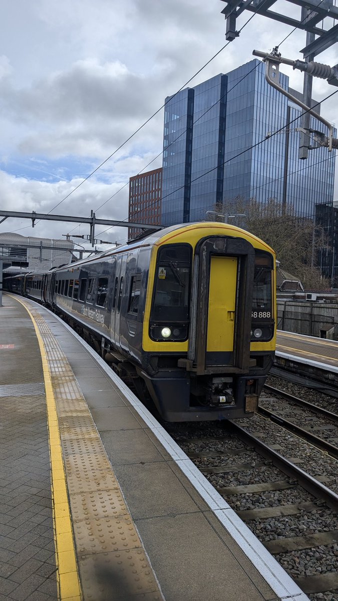 Juo (They/Them) 𓅃 tweet media