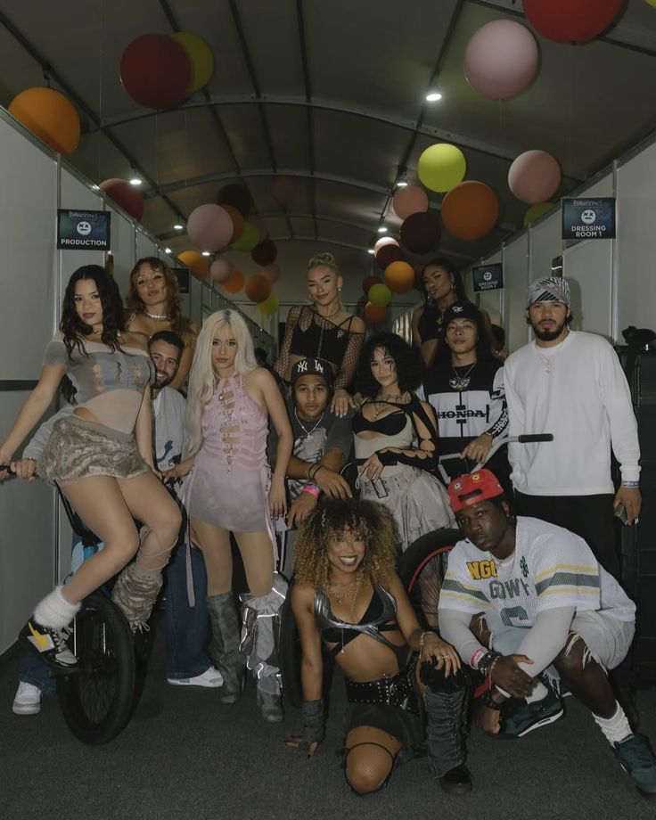 gostaria de parabenizar meus amigos por tudo de incrível que foi construído nessa era. para mim, as coisas não aconteceram exatamente da forma que eu planejei, mas acredito que tudo se encaminha para algo maior. espero revê-los na próxima era. 🌌💗