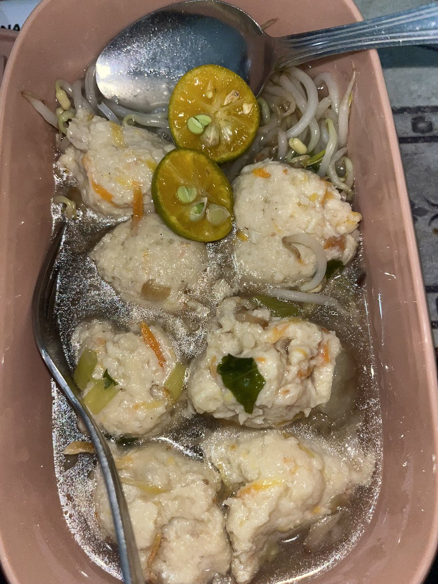 btrymncaoc's tweet photo. Menu berbuka : baso ayam https://t.co/1PhxfwxYQb
