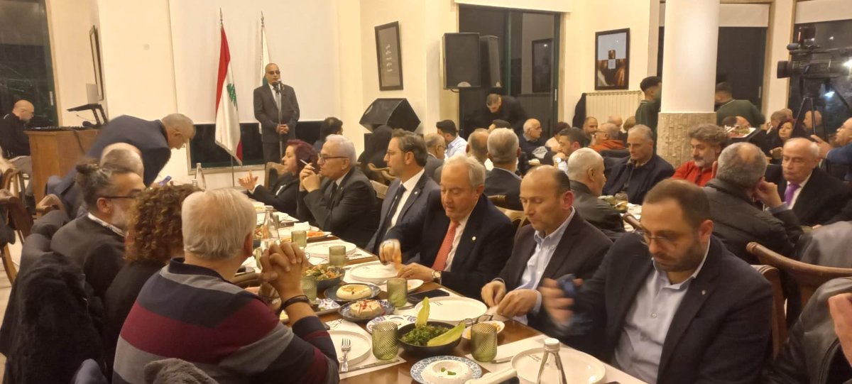 Arzfadous1's tweet photo. خلال لقاء «الاصدقاء والاحبة».
الدكتور نبيل حكيٌم شدد على ضرورة استكمال حصر السلاح في كل لبنان وبناء الدولة الحرة، السيّدة، والمستقلة، ومحاسبة الفاسدين.
#batroun
#kataeb
@DrNabil_Hokayem https://t.co/B9NDrONHDP