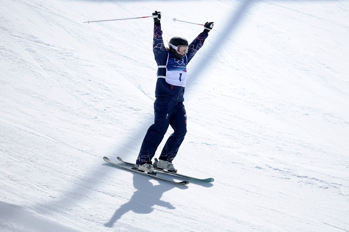 TeamGB's tweet image. A HUGE final run from Zoe Atkin scores 92.50 and secures bronze🥉

She wins Team GB's fifth medal of this Olympics.

#TeamGB | #MilanoCortina2026