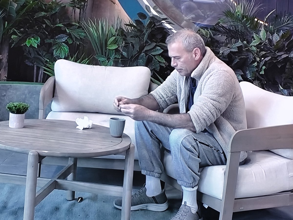 Hoy volverá a encontrarse con Cristina y seguro que le alegra la noche. #GHDUO22F