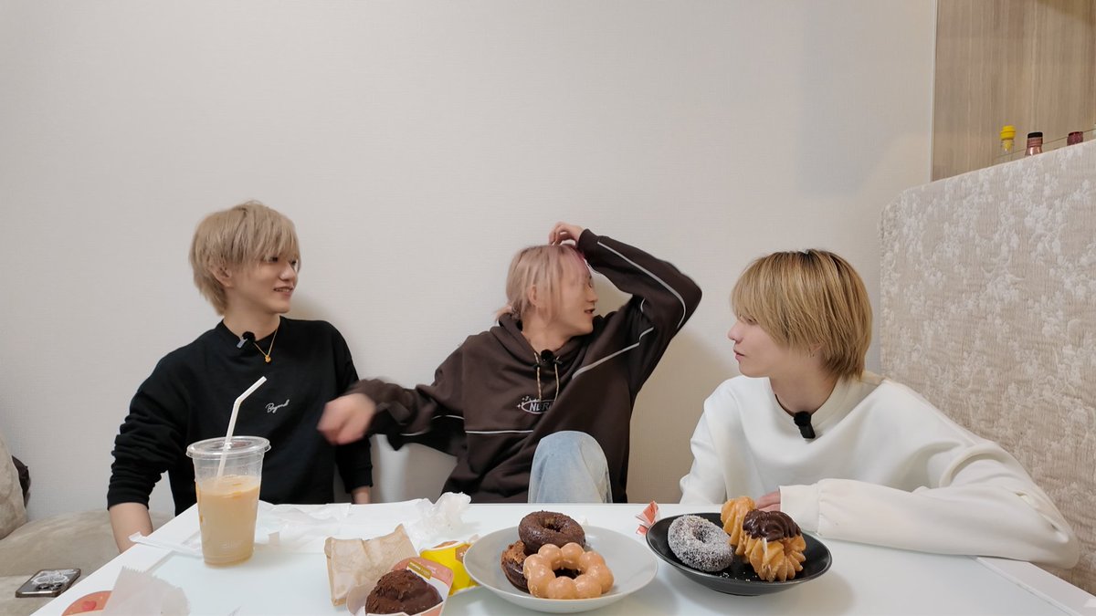 【お知らせ🎉】  
ど日プレミア公開のお知らせ～📷
明日の動画は橘優がゆっくりと禪院直哉になっていきます！
ど日初のドッキリ（？）は成功するのか・・・！

▼明日の19時！
youtu.be/hSEK6UftU44