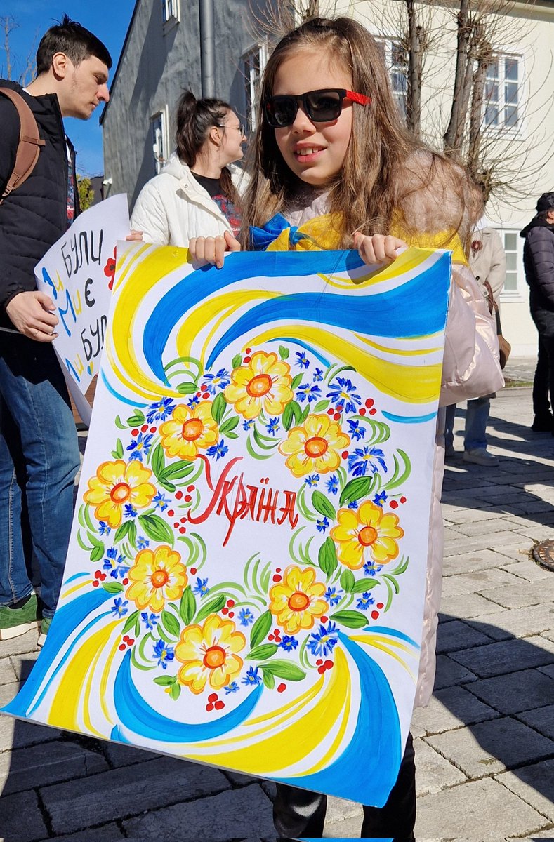 GERambMNE's tweet photo. 🇺🇦 Solidarity March in Cetinje. 4 years of Russian war of aggression against 🇺🇦 in flagrant violation of internat law, 4 years merciless attacks on civilian population & infrastructure. 🇺🇦 & courageous Ukrainians deserve our support. Great that 🇩🇪🤝🇲🇪 together #Stand_With_Ukraine https://t.co/IPNgbwJ0td