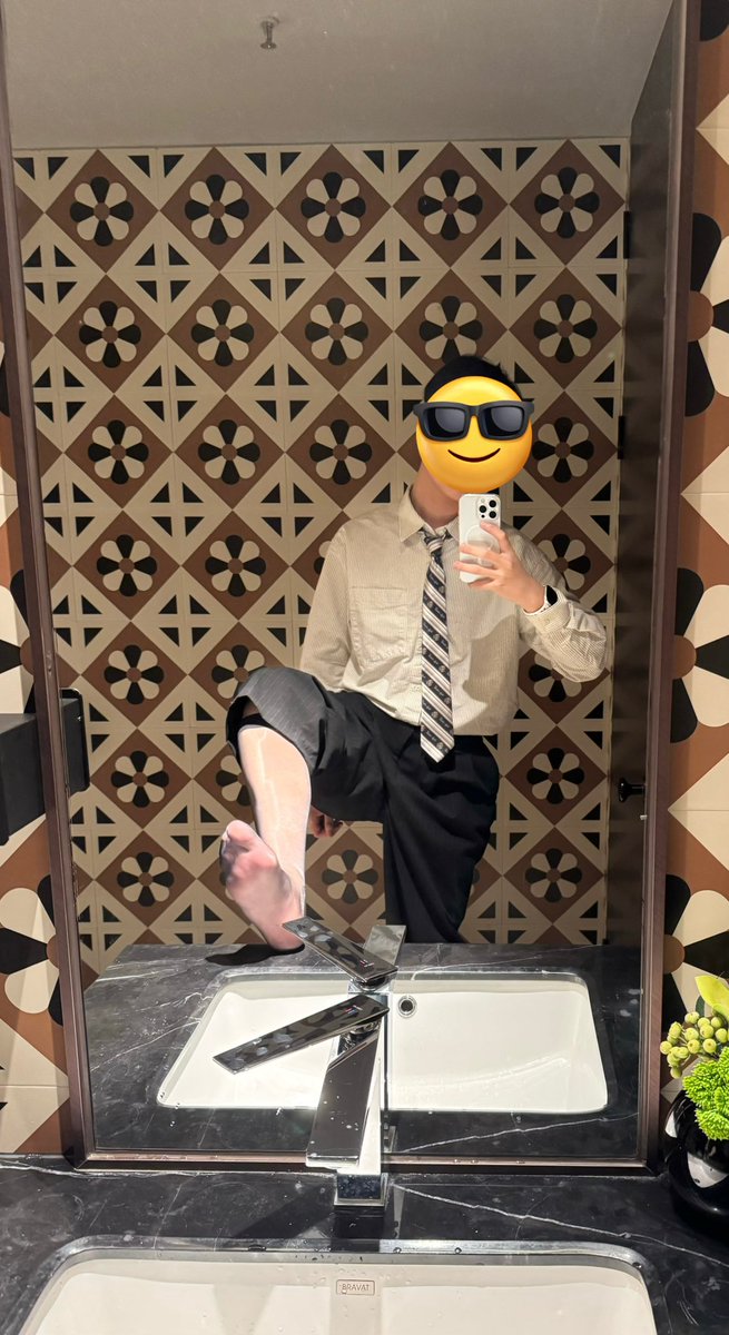 Lucas0ze's tweet photo. ootd https://t.co/ZzEIWkqnA5