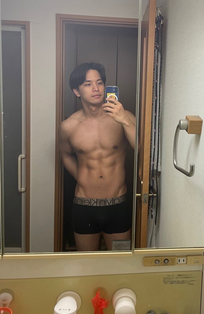 koosukefitness's tweet photo. ピラティスインストラクターの服の下！ https://t.co/mfbbXfRBfI