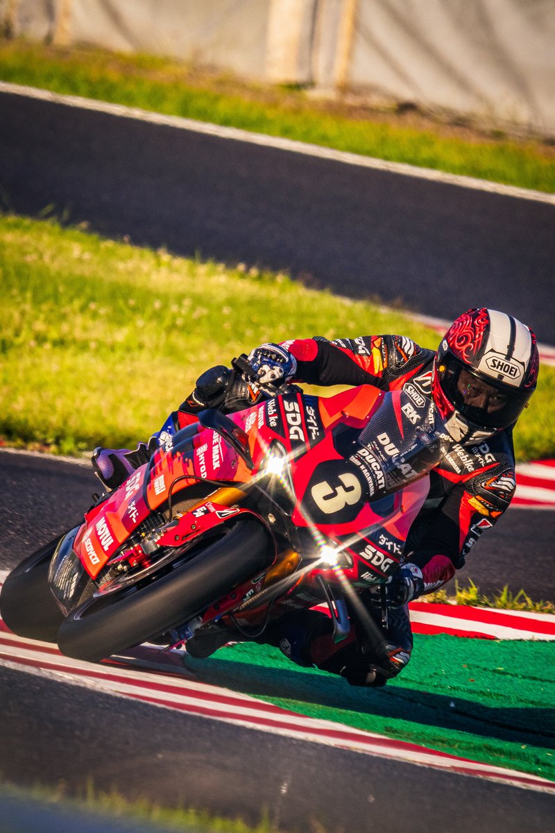 元の写真が素晴らし過ぎて、どうレタッチしてもカッコいい☺️ 縦に