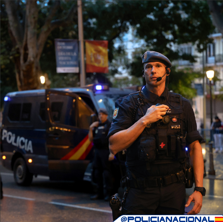 Indicativo_Zeta's tweet image. No se me ocurre una mejor unidad policial con más experiencia, técnica, calidad y profesionalidad para ejercer las funciones de restablecimiento del orden público que la #UIP. 

¡Viva la UIP!
¡Viva la Policía Nacional!