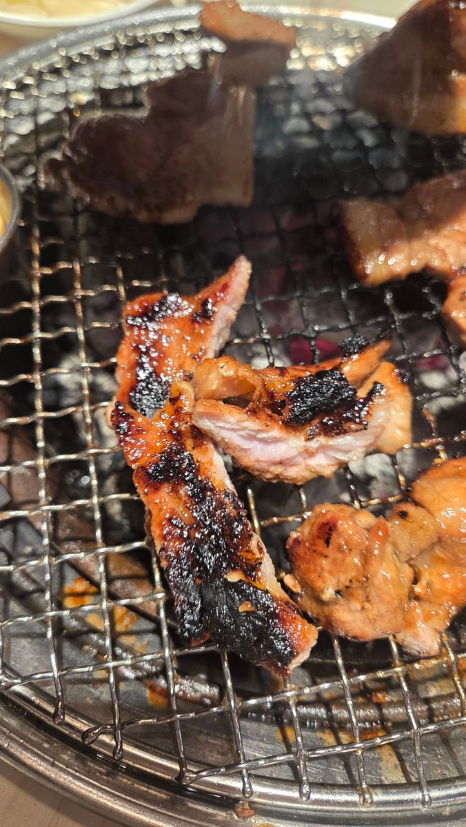 8강에서  팀원이 한번만이겼음좋았는데
안들어주네요

고기도 육즙쫙뺀 바싹고기만들더라구요