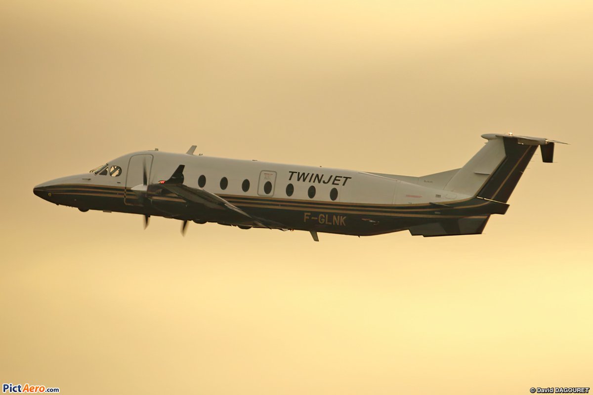 Globe_Spotter's tweet photo. Beech 1900D / F-GLNK / TWINJET 🇫🇷 / taking off from  Toulouse Blagnac (LFBO/TLS) / 02-18-2026.
https://t.co/Xh45Xcby3z

#avgeek #aviationlovers #Beech1900 #Toulouse #Blagnac #planespotting https://t.co/IkKNGCxJ8F