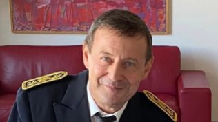 jylgallou's tweet image. Thierry Demaret , préfet du Vaucluse,  est doublement impliqué dans l’élection de Raphaël Arnault :
- passivement car il laissé les miliciens de la Jeune Garde imposer leur terreur physique sur la 1ere circonscription du Vaucluse 
- activement car il a dissuadé, sinon interdit, à